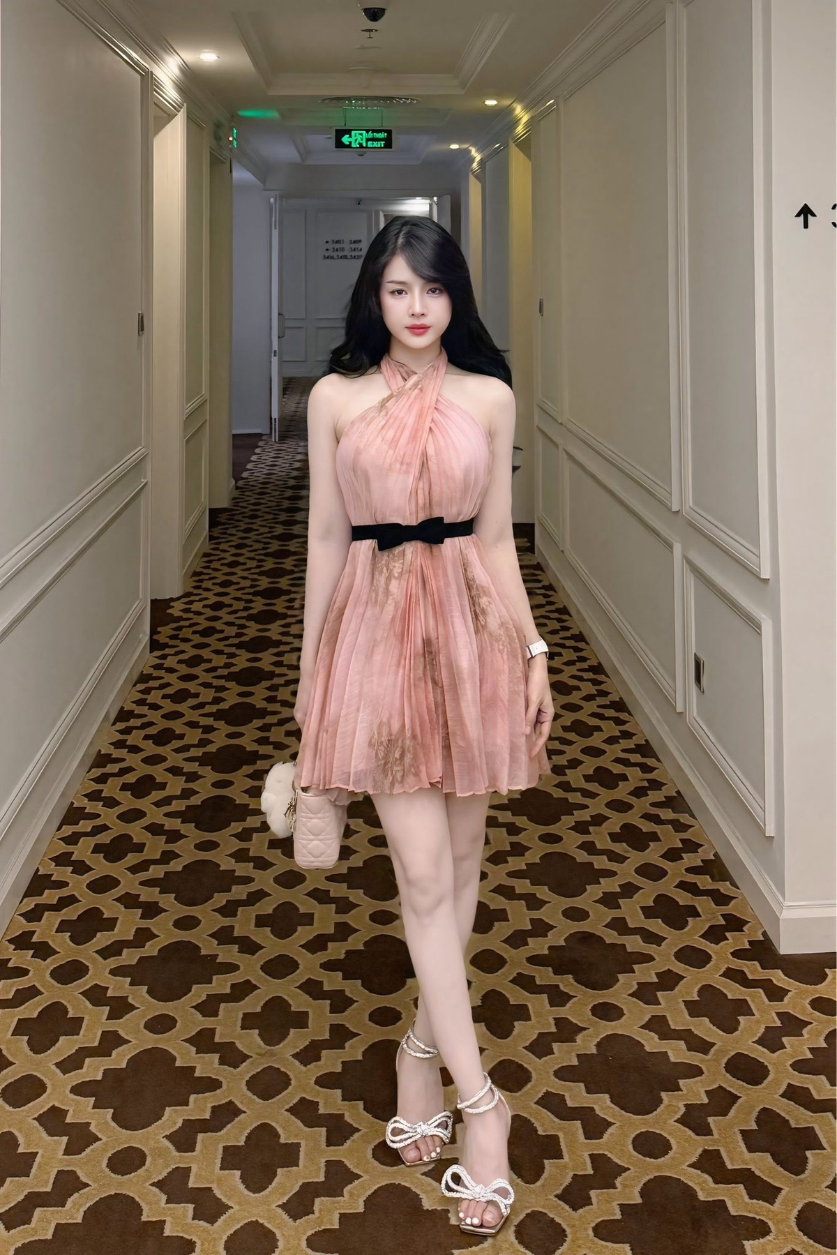 Khác với hình ảnh DJ Mie quyến rũ, gợi cảm trên sân khấu, cô nàng SN 1995 ngoài đời trở về với hình ảnh trong sáng, đáng yêu khi trang điểm nhẹ nhàng, diện trang phục đơn giản.(Ảnh: FBNV)