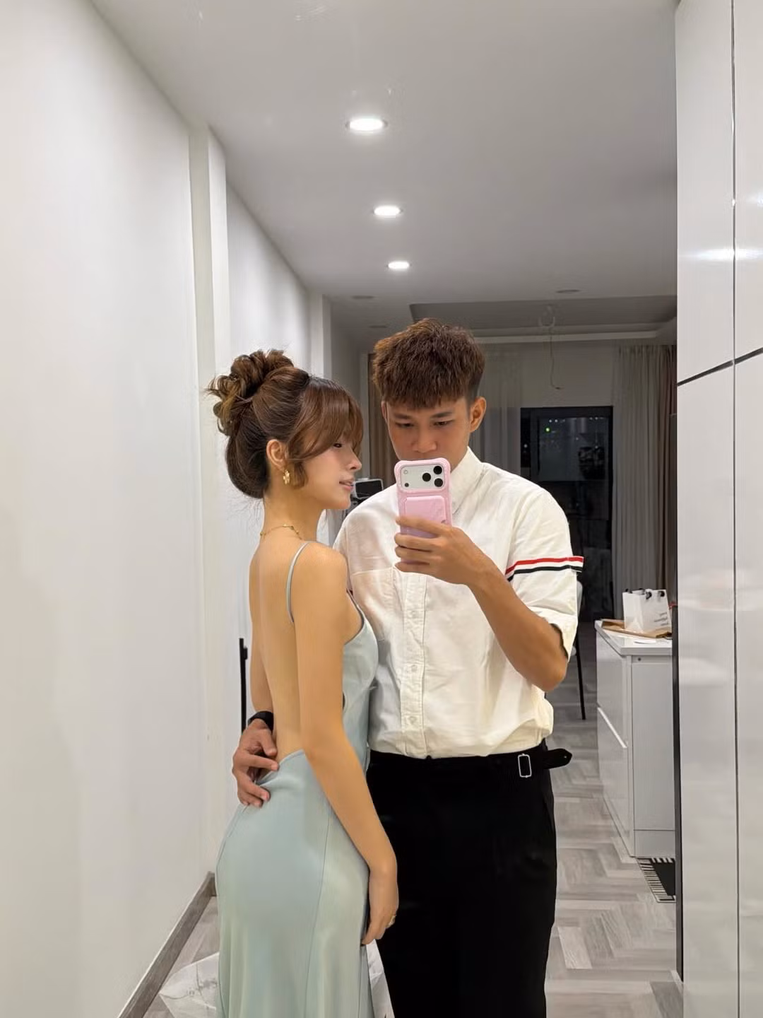 Ngay sau khi đăng tải, bài viết của Thụy Hân đã nhận được "cơn mưa" lời chúc từ bạn bè và người hâm mộ. Nhiều người còn thúc giục cặp đôi sớm "về chung một nhà". (Ảnh: IG @hiann_)