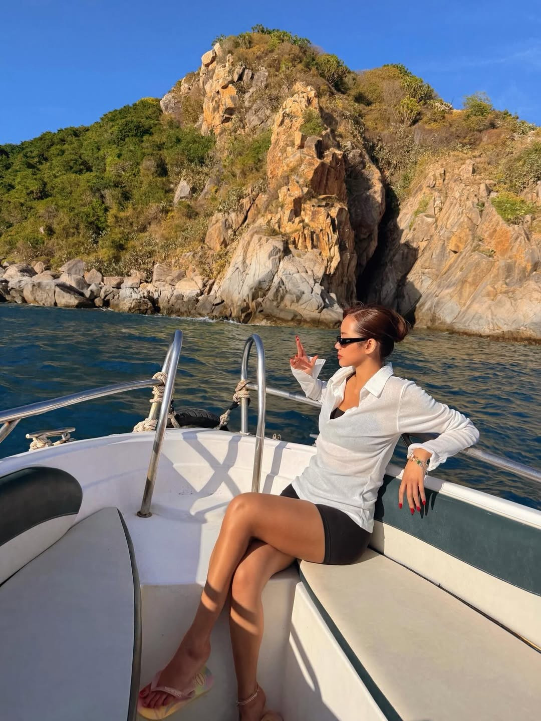 Chuyến đi biển này dường như là cách để Phương Ly nạp năng lượng, lên dây cót cho một năm mới với những dự định mới. (Ảnh: IGNV)