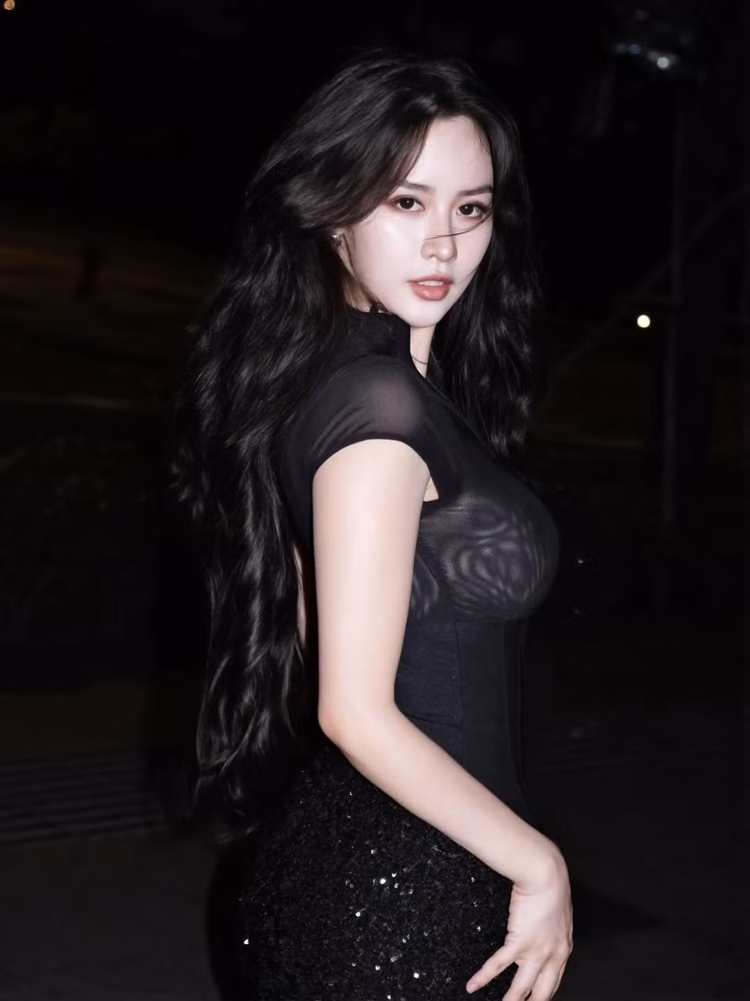 Quyên Qui vốn được biết đến là một mỹ nhân sở hữu gương mặt xinh đẹp, sắc sảo cùng thân hình chuẩn mực "không góc chết". (Ảnh: IGNV)