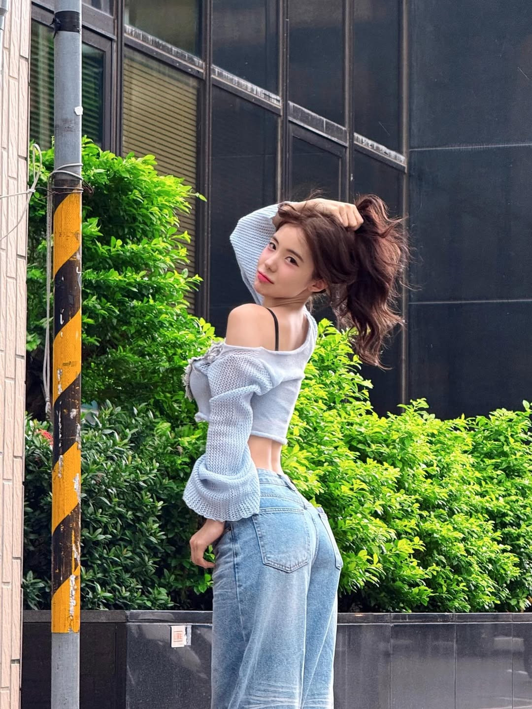 Cô thu hút hơn một triệu người theo dõi nhờ gương mặt xinh xắn như búp bê và hình thể săn chắc, chuẩn mực. (Ảnh: IGNV)