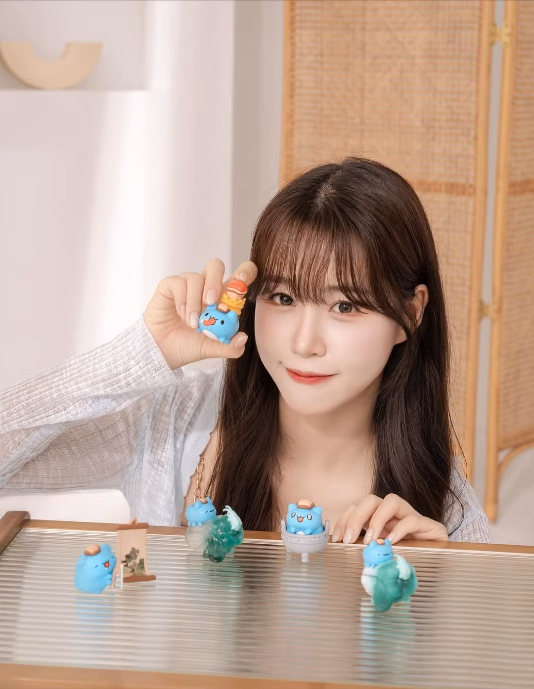 Cô nổi tiếng với những bài nhảy cổ động đầy năng lượng, động tác dứt khoát nhưng vẫn giữ được sự duyên dáng. Đặc biệt, những đoạn video quay lại cảnh cô thực hiện các điệu nhảy "trending" trên sân bóng thường xuyên nhận được hàng triệu lượt xem trên các nền tảng mạng xã hội. (Ảnh: IGNV)