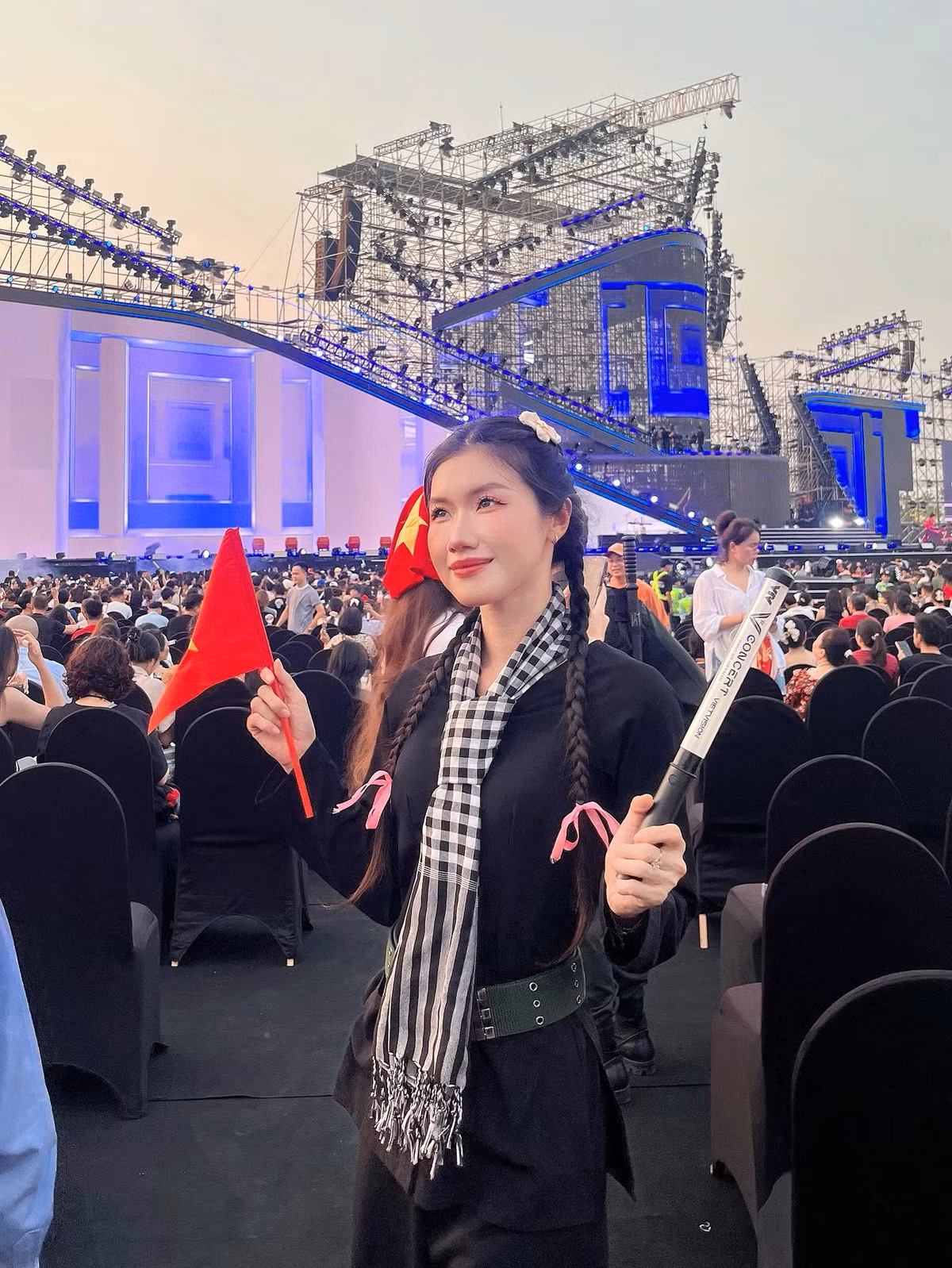 Cô cũng bày tỏ niềm tự hào khi 3 lần liên tiếp được tham gia nhiệm vụ trọng đại của đất nước. (Ảnh: FBNV)