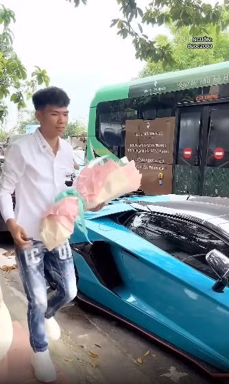 Không lâu sau khi clip gây bão mạng, cư dân mạng đã tìm ra được danh tính chàng trai nhân vật chính. Theo tìm hiểu, người đăng tải đồng thời cũng là người xuất hiện trong clip, anh Nguyễn Văn Được (sinh năm 2003, Hà Nội).