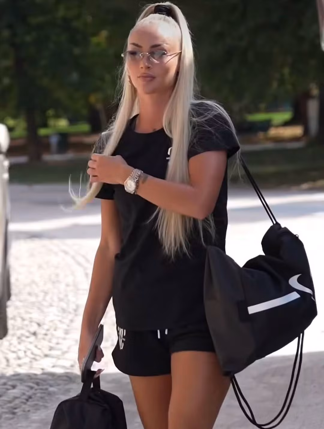 Lehmann hiện sở hữu hơn 17 triệu người theo dõi trên Instagram - con số khiến nhiều sao nữ cũng phải ao ước. (Ảnh: IGNV)