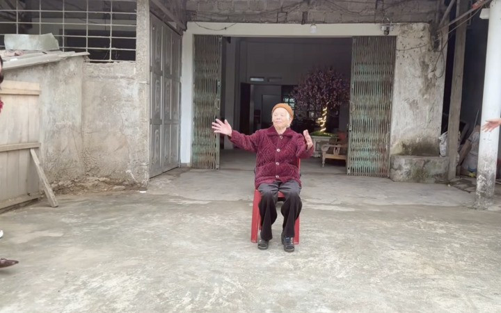 Sức lan tỏa mạnh mẽ của trào lưu này được cho rằng chính sự "không diễn" đã làm nên tất cả. Niềm hạnh phúc vỡ òa của ông bà khi thấy con cháu quây quần là chi tiết đắt giá nhất. (Ảnh: @thng.gplx)