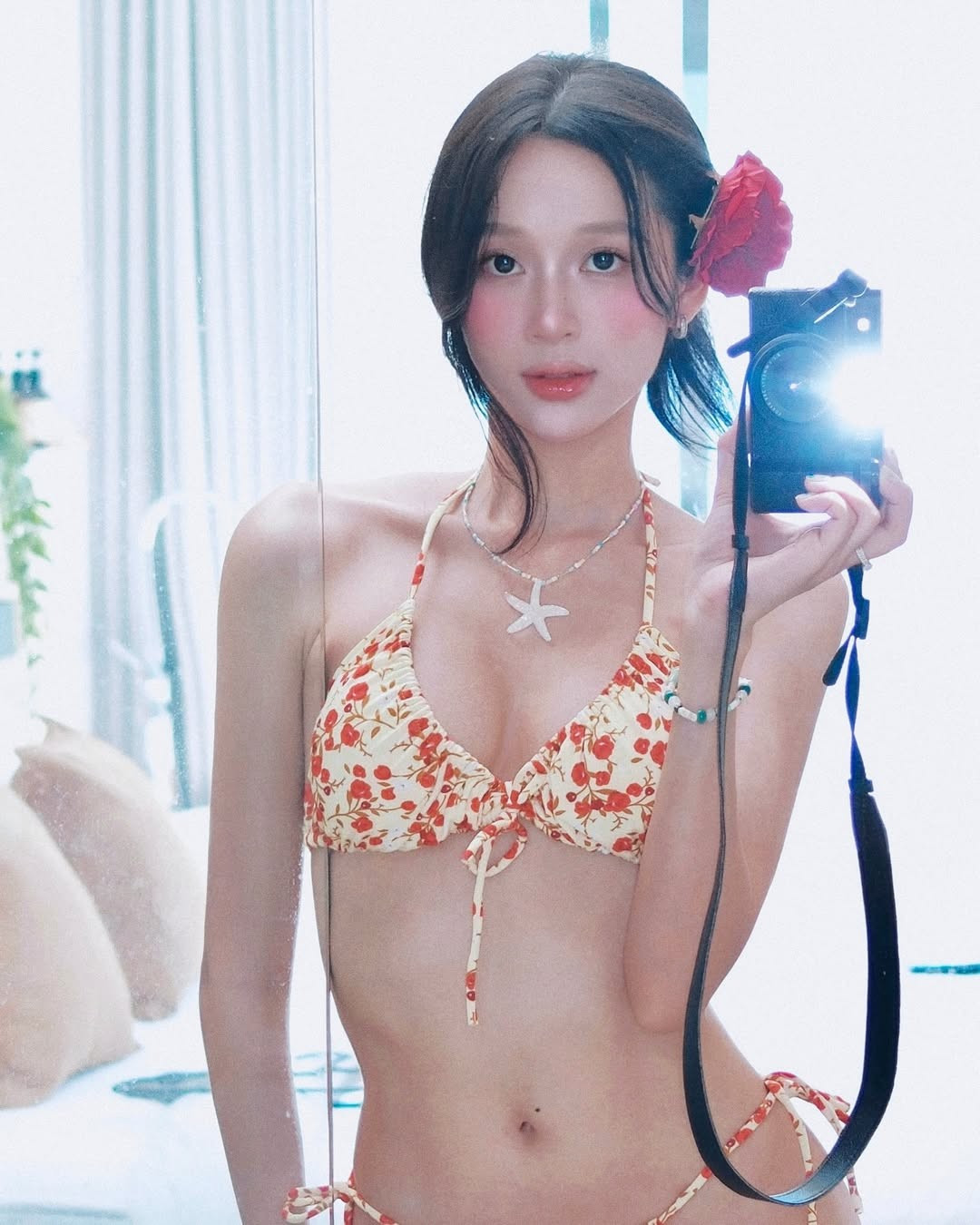 Nguyễn Thị Thảo Trang (biệt danh Karty Chang), sinh năm 2001 ở Điện Biên, là sinh viên Học viện Hàng không Việt Nam, thường được biết đến với danh xưng “hot girl vùng núi Tây Bắc”.