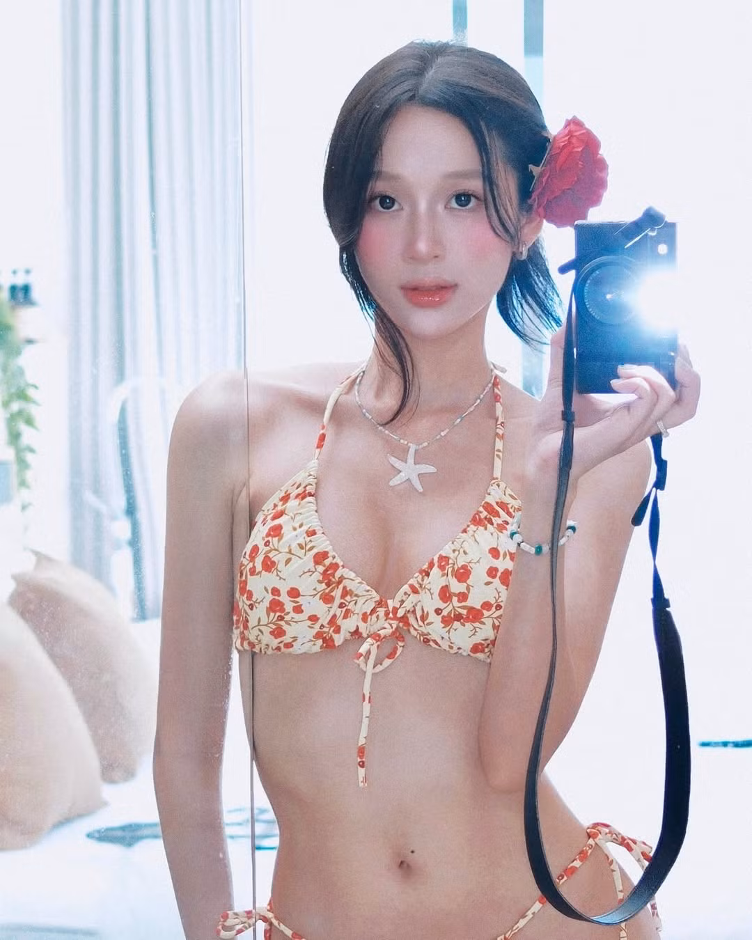 Nguyễn Thị Thảo Trang (biệt danh Karty Chang), sinh năm 2001 ở Điện Biên, là sinh viên Học viện Hàng không Việt Nam, thường được biết đến với danh xưng “hot girl vùng núi Tây Bắc”.