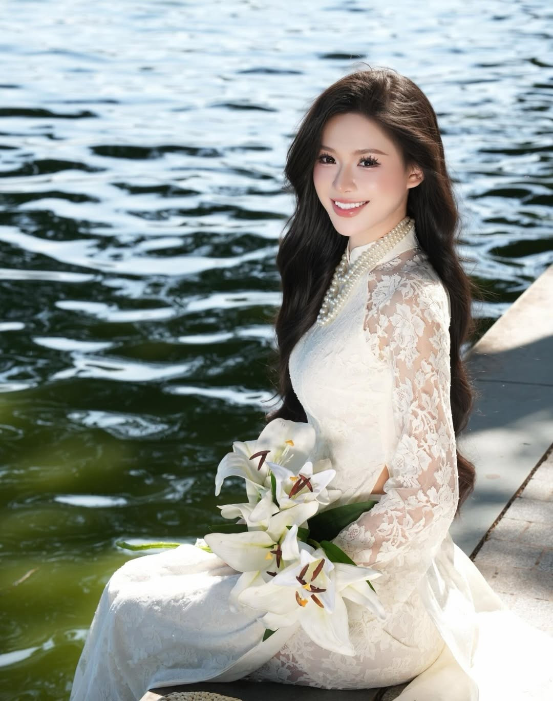 Mai Thị Hà Thu từng được mệnh danh là "hot girl báo chí" hay "hot girl thủ khoa" khi từng đạt thủ khoa đầu vào khối D04 ngành Báo chí, trường Đại học Khoa học Xã hội và Nhân văn- Đại học Quốc gia Hà Nội..(Ảnh: IGNV)