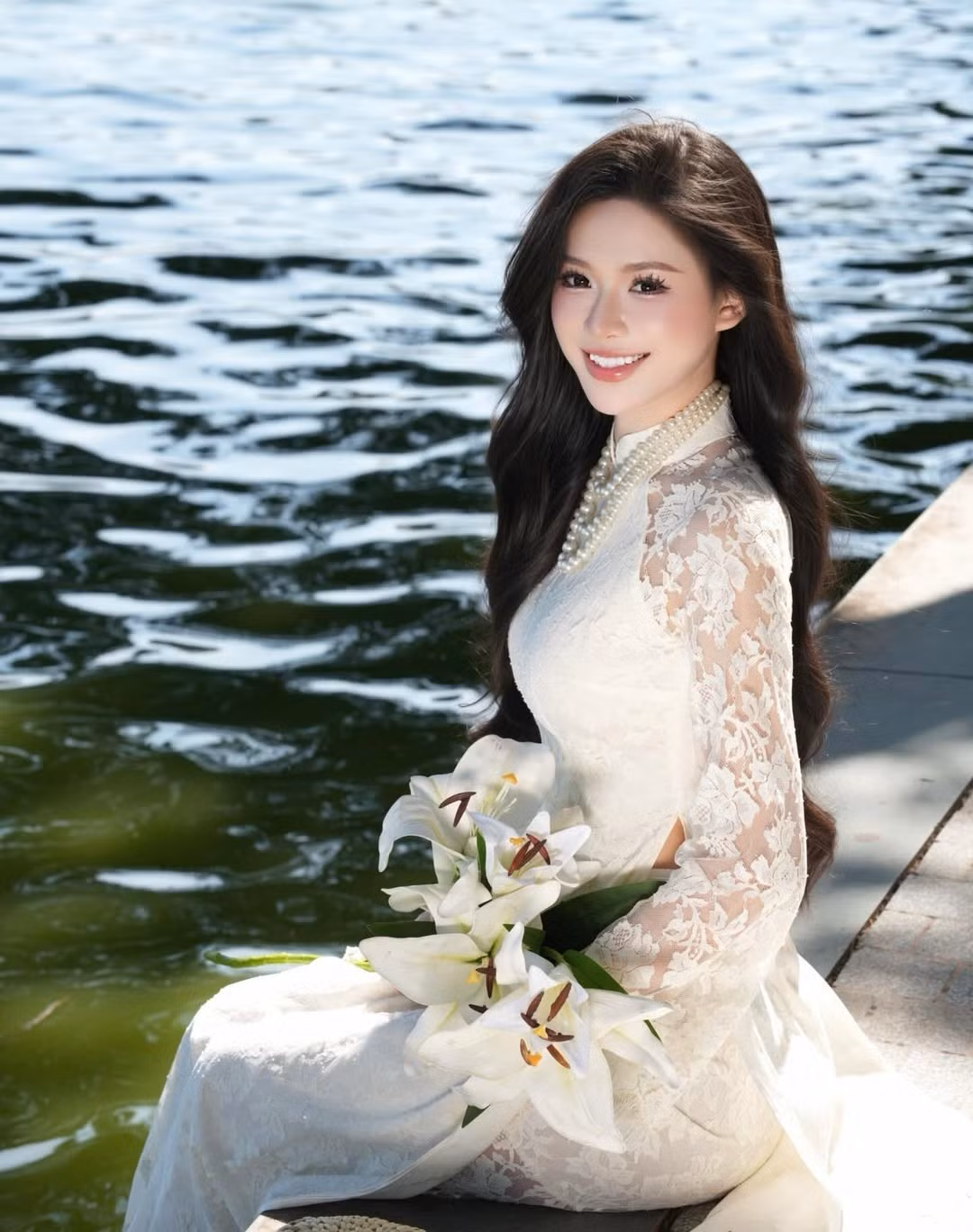 Mai Thị Hà Thu từng được mệnh danh là "hot girl báo chí" hay "hot girl thủ khoa" khi từng đạt thủ khoa đầu vào khối D04 ngành Báo chí, trường Đại học Khoa học Xã hội và Nhân văn- Đại học Quốc gia Hà Nội..(Ảnh: IGNV)