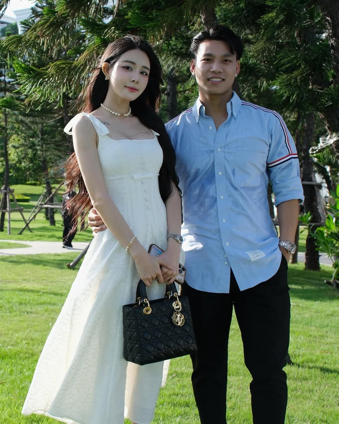 Tối 14/4/2025, nhân dịp sinh nhật, Vũ Văn Thanh chính thức công khai mối quan hệ hẹn hò khi đăng tải loạt ảnh sánh đôi bên bạn gái hot girl.