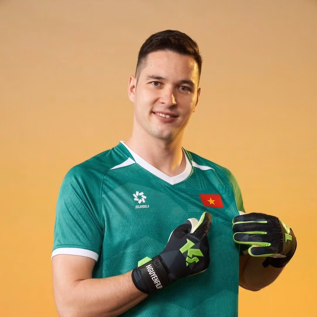 Sau 2 năm trở về, Filip Nguyễn không chỉ khẳng định được tài năng trên sân cỏ mà còn hòa nhập sâu sắc với cuộc sống, văn hóa và con người Việt Nam. (Ảnh: IGNV)