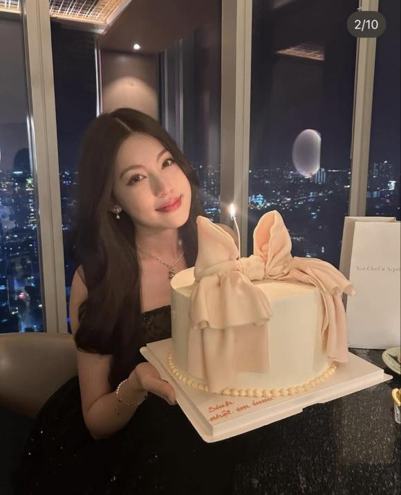 Sinh nhật năm ngoái, Tăng Mỹ Hàn cũng đăng tải tấm ảnh check-in cùng chiếc bánh với dòng chữ tương tự.