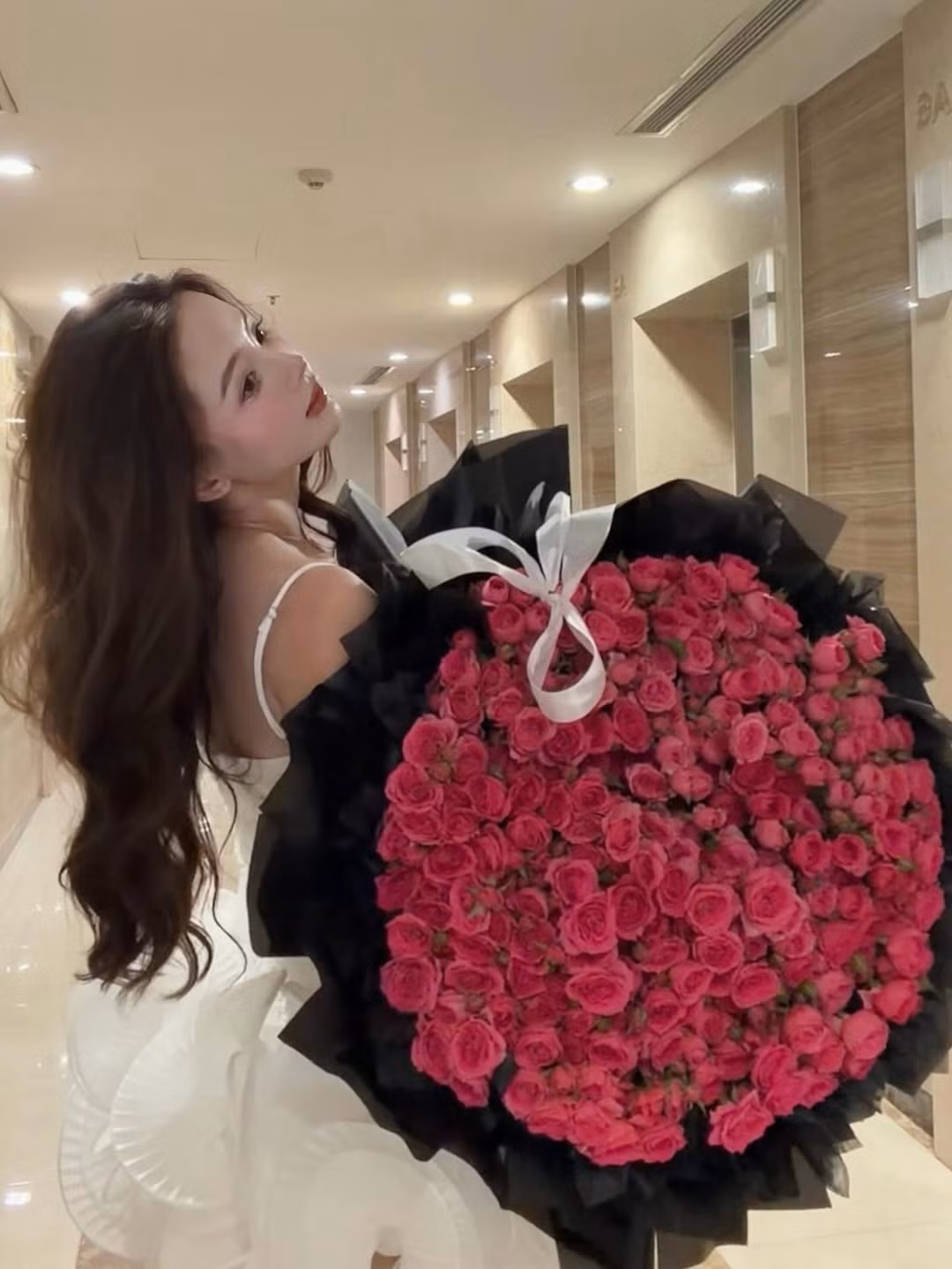 "Hot girl ảnh thẻ" khoe nhan sắc không tuổi với gương mặt xinh đẹp, sắc sảo, cùng thần thái quyến rũ, trưởng thành. (Ảnh: IGNV)