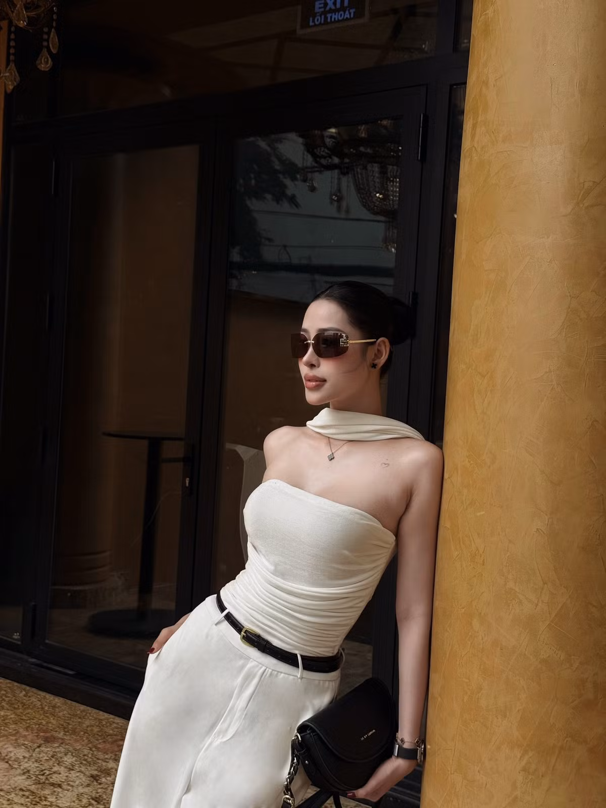 Nhan sắc và vóc dáng của cô nàng được nhiều người so sánh, liên tưởng tới nàng Hậu Tiểu Vy. (Ảnh: Instagram @vymiu99)