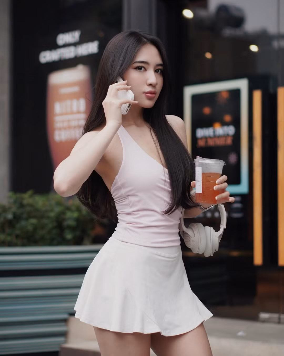 Nhờ thường xuyên tập gym nên Đỗ Mỹ Duyên sở hữu thân hình cân đối và nóng bỏng.