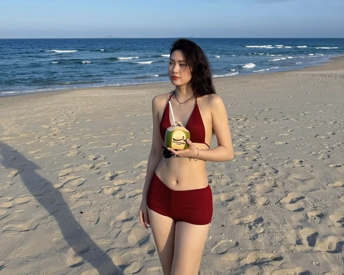 Những người theo dõi không khỏi trầm trồ trước vóc dáng chuẩn của ngôi sao CLB Bộ tư lệnh Thông tin.