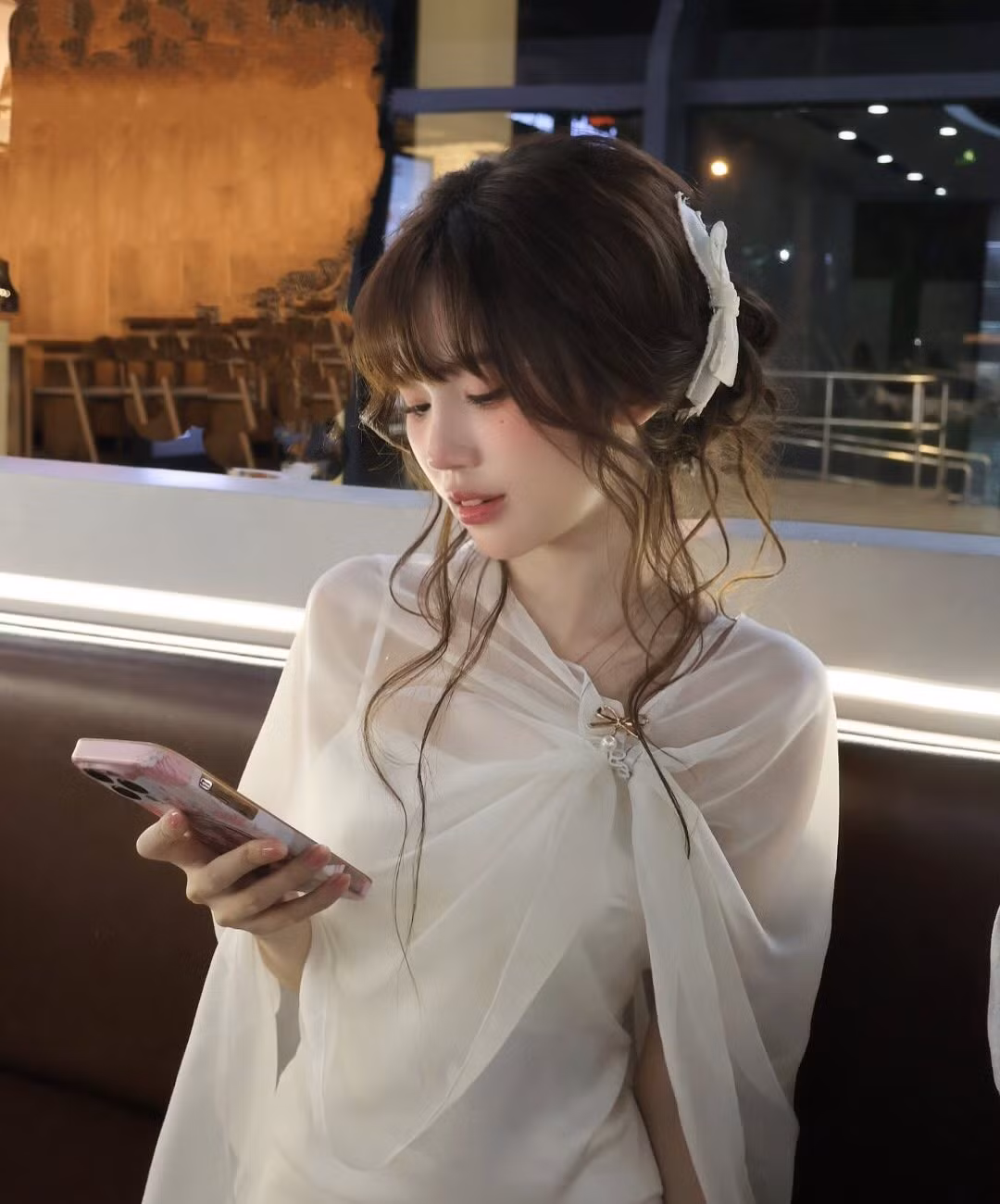 Xem clip với phong cách tiểu thư của Pun, nhiều người thường cho rằng cô nàng có “nhà tài trợ kim cương” là bố mẹ để theo đuổi sở thích. Tuy nhiên Pun từng khẳng định kinh phí mua váy hay theo đuổi phong cách Lolita đều là tự cô nàng kiếm ra.