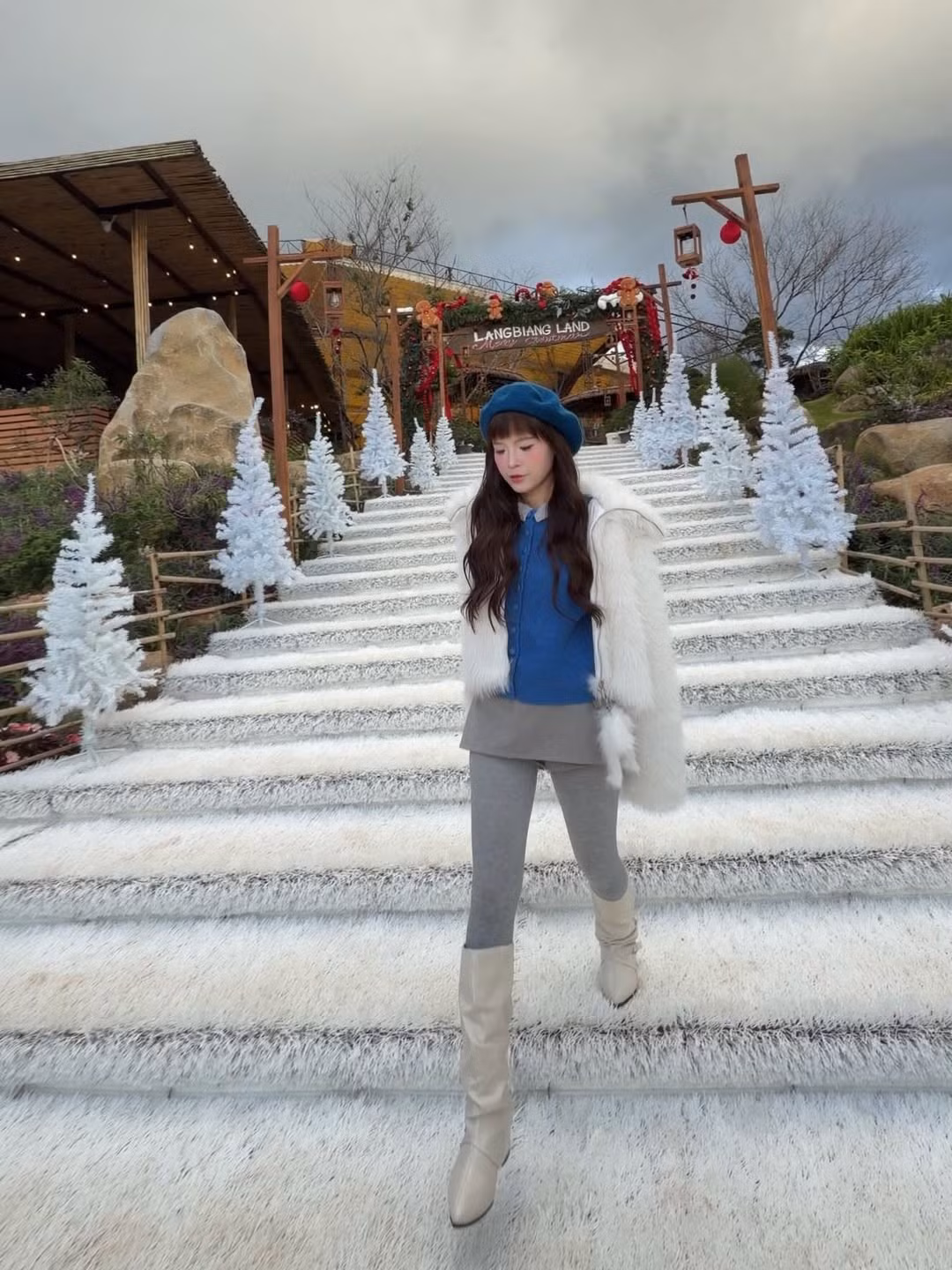 Nữ diễn viên sinh năm 1994 diện một outfit chuẩn mùa đông nhưng vẫn giữ được nét trẻ trung, thời thượng. (Ảnh: IGNV)