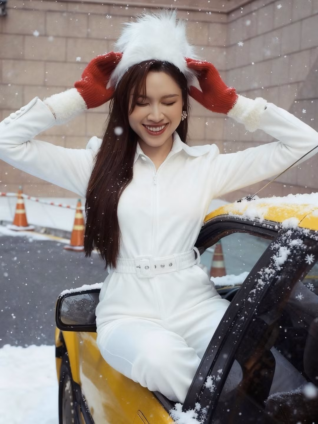 Mới đây, trên trang cá nhân, MC Thanh Thanh Huyền đã chiêu đãi người hâm mộ bộ ảnh đậm chất điện ảnh với chủ đề Giáng sinh. (Ảnh: IGNV)