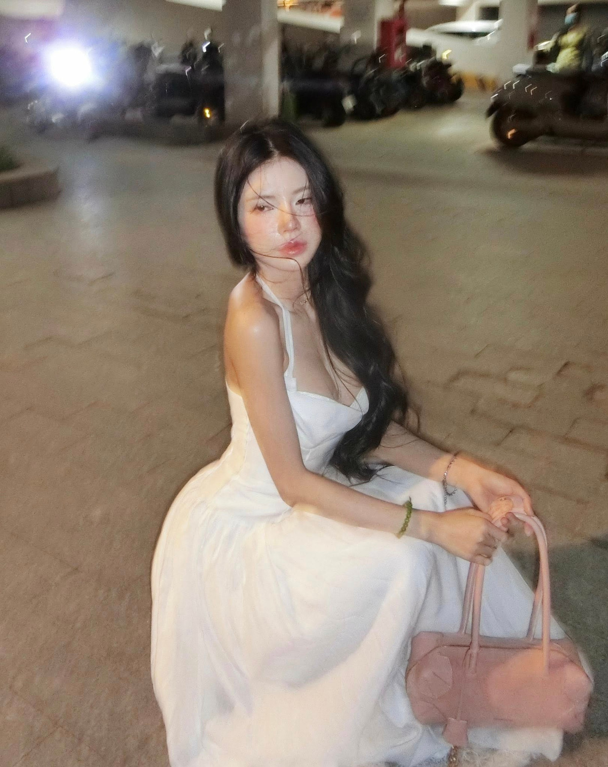 Mai Dora (tên thật là Trương Vũ Quỳnh Mai), nữ MC, streamer nổi tiếng và được mệnh danh là một trong những MC nóng bỏng nhất làng game Việt, vừa chia sẻ thông tin gây lo lắng về sức khỏe cá nhân. Sự việc được chính Mai Dora chia sẻ công khai trên trang cá nhân của mình, thu hút sự quan tâm lớn từ cộng đồng người hâm mộ. (Ảnh: IGNV)