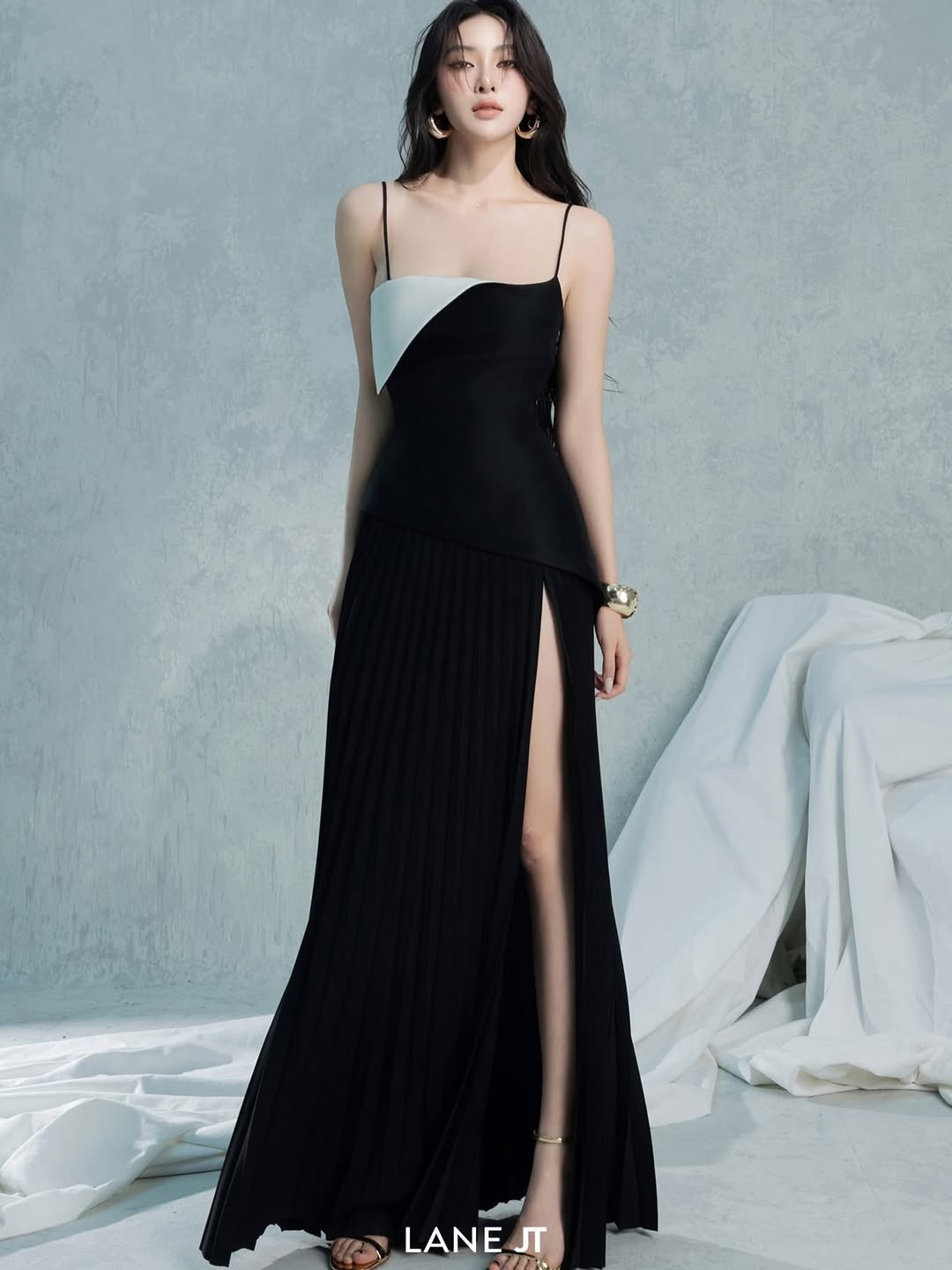 Về đời tư, cô thừa nhận mình không hoàn hảo, nhưng luôn làm việc nghiêm túc để có thu nhập đi du lịch và mua sắm món đồ mình thích thay vì sống nhờ vào những nguồn tiền không minh bạch. (Ảnh: IG @linhtruongld.story)