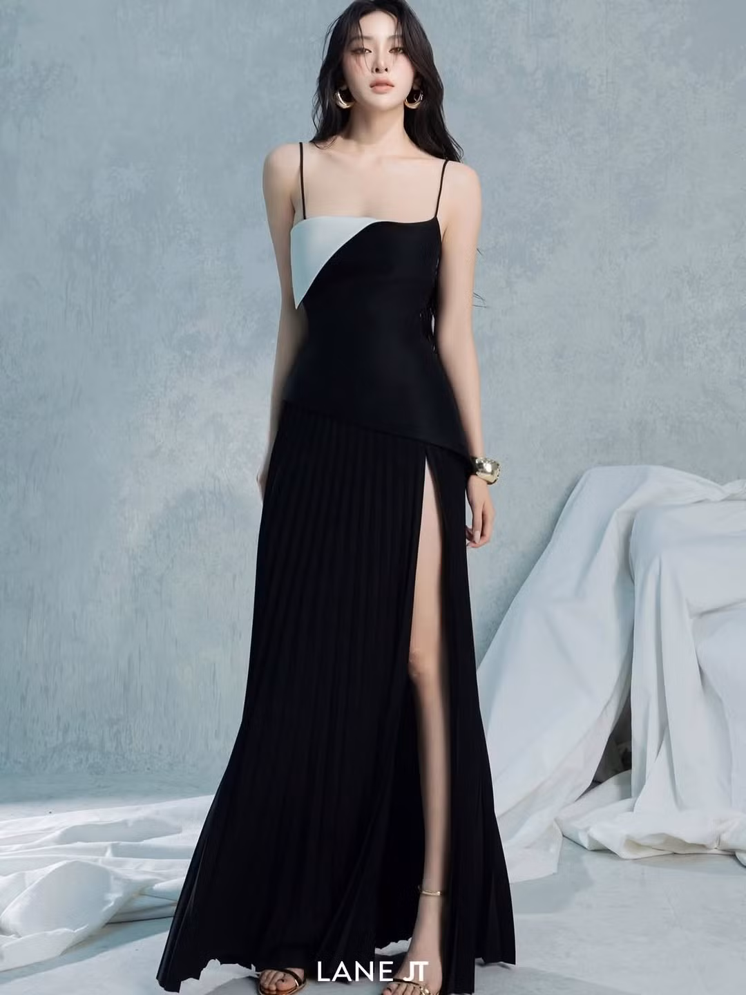 Về đời tư, cô thừa nhận mình không hoàn hảo, nhưng luôn làm việc nghiêm túc để có thu nhập đi du lịch và mua sắm món đồ mình thích thay vì sống nhờ vào những nguồn tiền không minh bạch. (Ảnh: IG @linhtruongld.story)