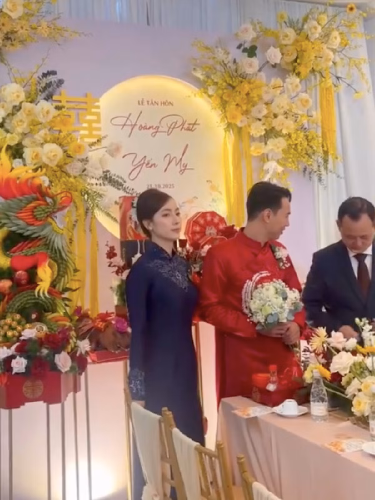 Với vóc dáng thon gọn, làn da sáng và thần thái tươi tắn, cô khiến nhiều người xem ảnh phải ngỡ ngàng vì độ trẻ trung. (Ảnh: msyen1406)