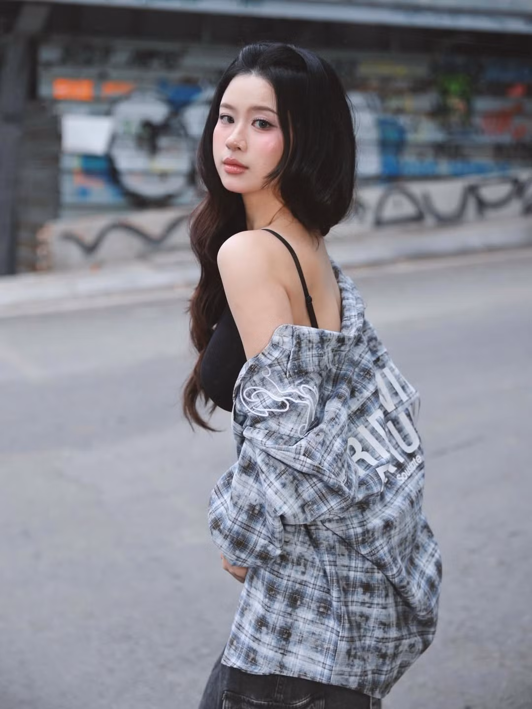 Thần thái tự tin, sang chảnh của cô nàng chứng minh đẳng cấp của "hot girl tạp hóa" đình đám một thời vẫn chưa bao giờ hạ nhiệt. (Ảnh: IGNV)