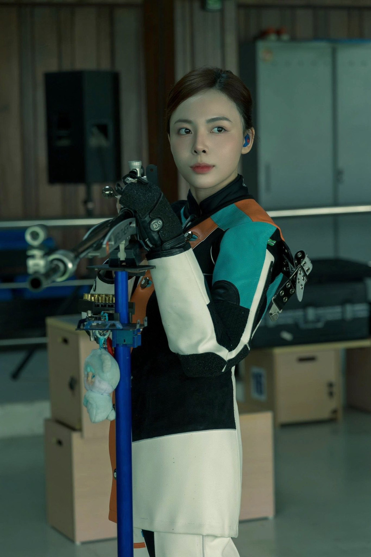 Dù còn rất trẻ, Phí Thanh Thảo (sinh năm 2004, quê Hà Nội) đã là một trụ cột của đội tuyển bắn súng quốc gia, không chỉ chinh phục đường ngắm mà còn chiếm trọn cảm tình của người hâm mộ.