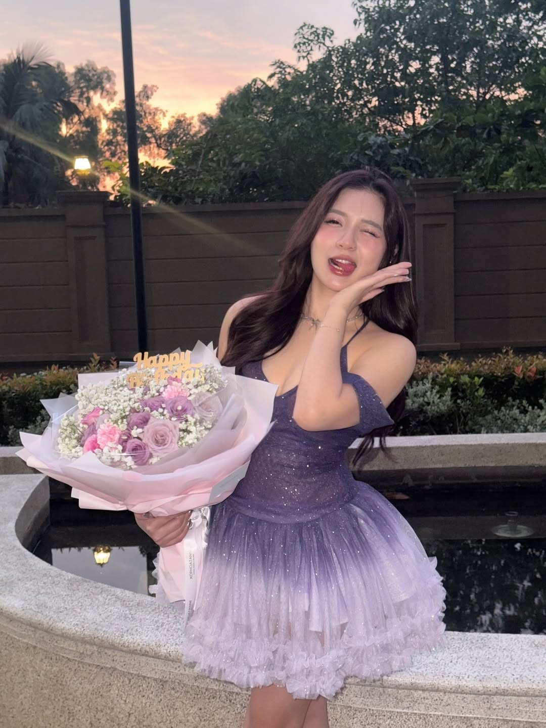 MC Phương Thảo đã chính thức bước sang tuổi 28, một độ tuổi chín muồi về cả nhan sắc lẫn sự nghiệp. Với bộ ảnh sinh nhật ngọt ngào này, người hâm mộ tin rằng cô sẽ tiếp tục có một năm mới thật rực rỡ và thành công. (Ảnh: IGNV)