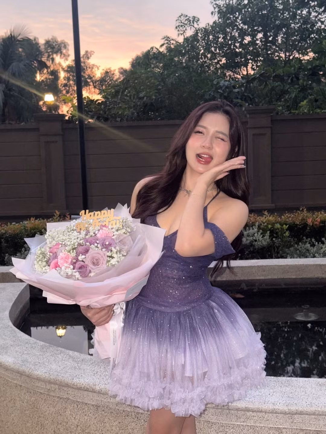 MC Phương Thảo đã chính thức bước sang tuổi 28, một độ tuổi chín muồi về cả nhan sắc lẫn sự nghiệp. Với bộ ảnh sinh nhật ngọt ngào này, người hâm mộ tin rằng cô sẽ tiếp tục có một năm mới thật rực rỡ và thành công. (Ảnh: IGNV)