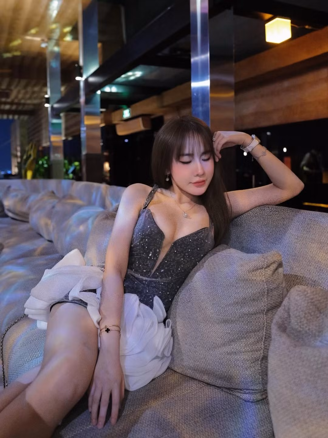 Khác với hình ảnh tập trung cao độ, đôi khi có phần mạnh mẽ khi cầm gậy cơ, hình ảnh đời thường của Tuyết Anh lại vô cùng nữ tính và ngọt ngào. (Ảnh: IGNV)