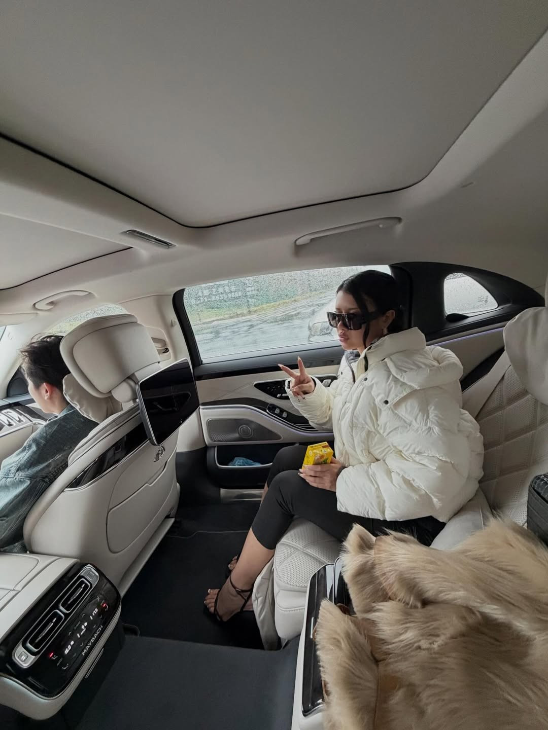 Loạt ảnh nhìn lại năm cũ của Xuân Ca gắn liền với những chuyến du lịch sang chảnh, những buổi chụp hình thời trang chuyên nghiệp và thần thái "cool ngầu" không lẫn vào đâu được.