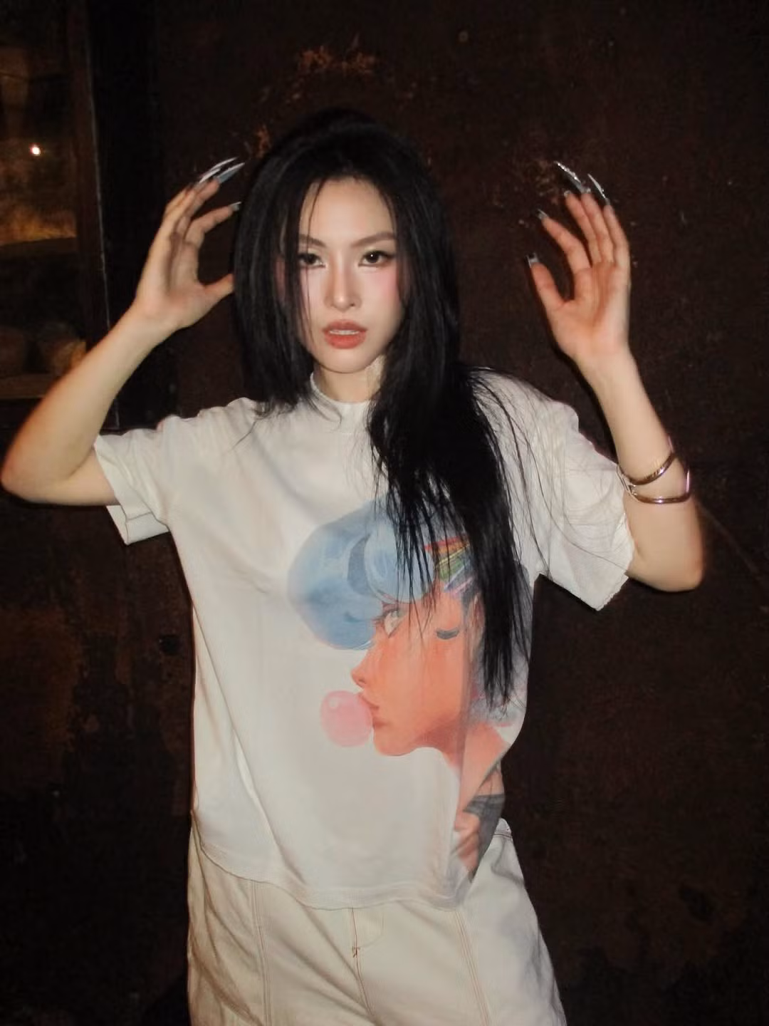 Nữ dancer thường xuyên xuất hiện với những trang phục tôn dáng, khoe trọn đường cong quyến rũ, nhưng cũng không thiếu những khoảnh khắc dịu dàng, nữ tính. (Ảnh: IGNV)