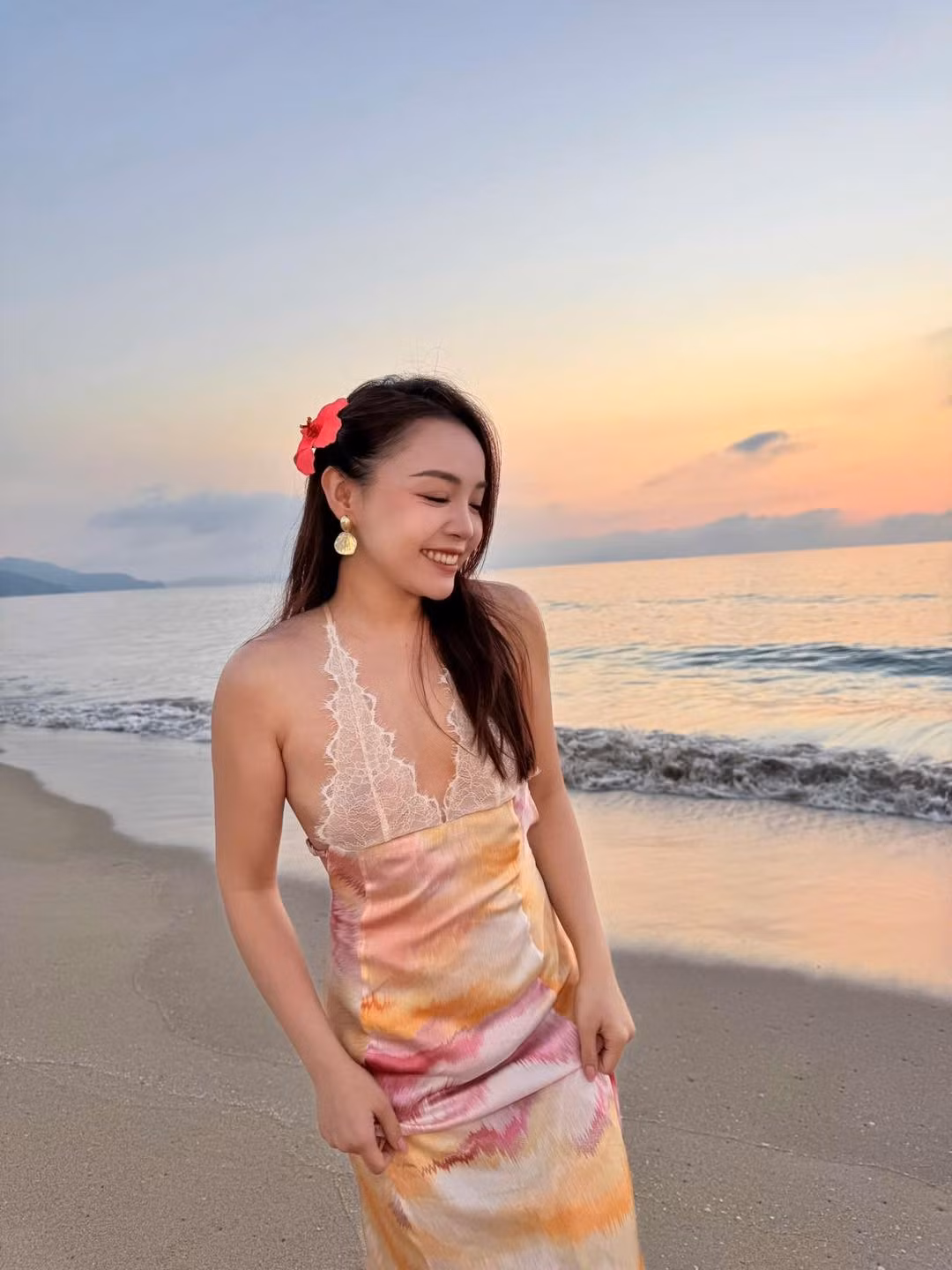 Trinh Phạm hiện có tổ ấm hạnh phúc bên chồng và 2 con ở TP.HCM. Ngoài việc review liên quan lĩnh vực làm đẹp, cô nàng cũng thường xuyên chia sẻ hình ảnh đời thường tổ ấm của gia đình lên mạng xã hội, khiến nhiều người ngưỡng mộ.