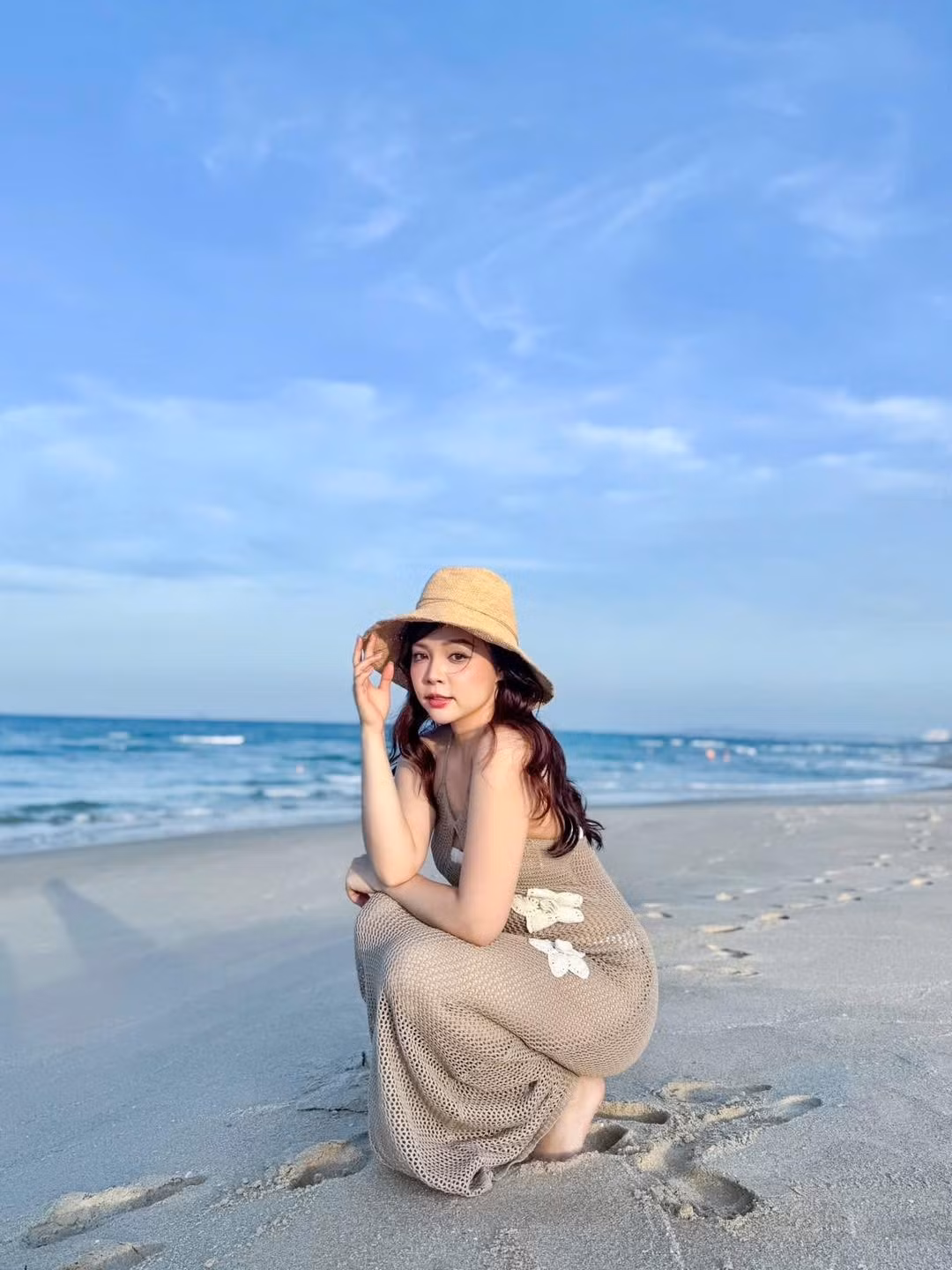 Bên cạnh đó, Trinh Phạm cũng chia sẻ thêm một số kinh nghiệm khác như: Chuẩn bị outfit, phụ kiện cho từng địa điểm; Lựa chọn địa điểm phù hợp cho cả gia đình hay xác định tinh thần chịu khó như dậy sớm, tranh thủ chụp lúc con đang ngủ, con đang chơi...