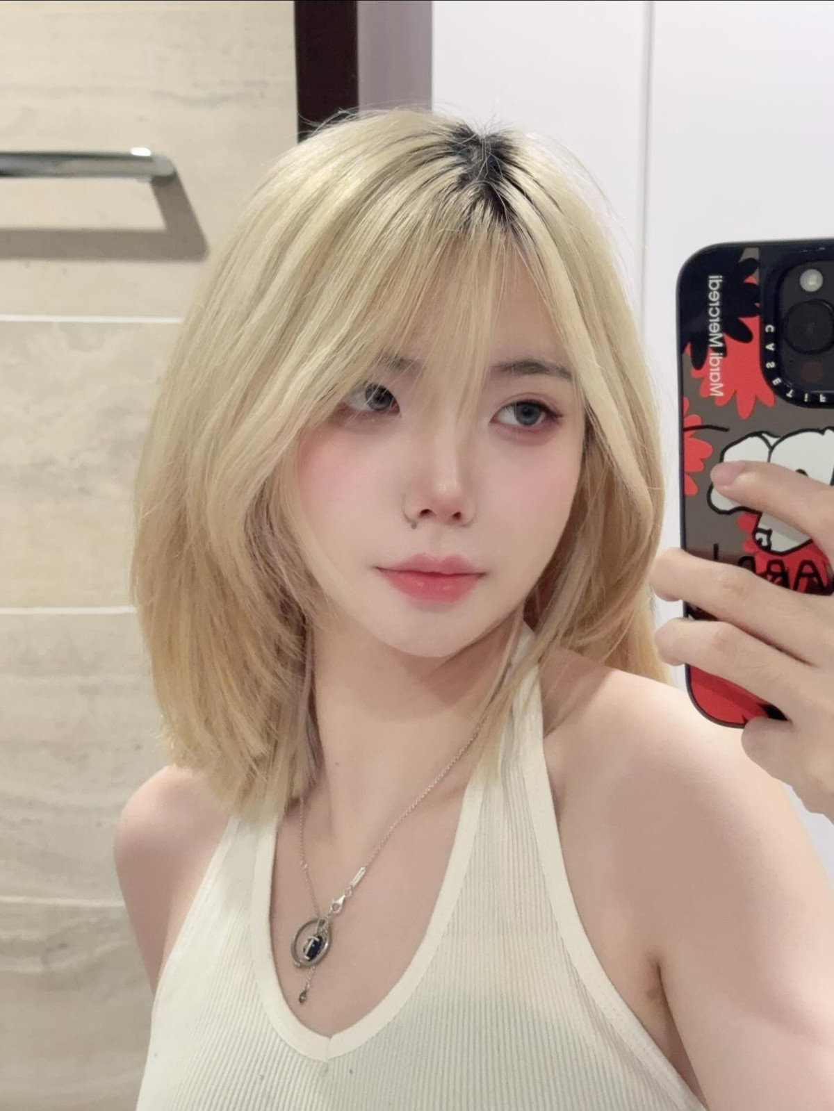 Du Phong Linh luôn biết cách làm mới mình và duy trì sức hút mạnh mẽ trong lòng người hâm mộ, không chỉ bằng những buổi livestream thú vị mà còn bằng những bộ ảnh cosplay đầy cuốn hút. (Ảnh: IGNV)