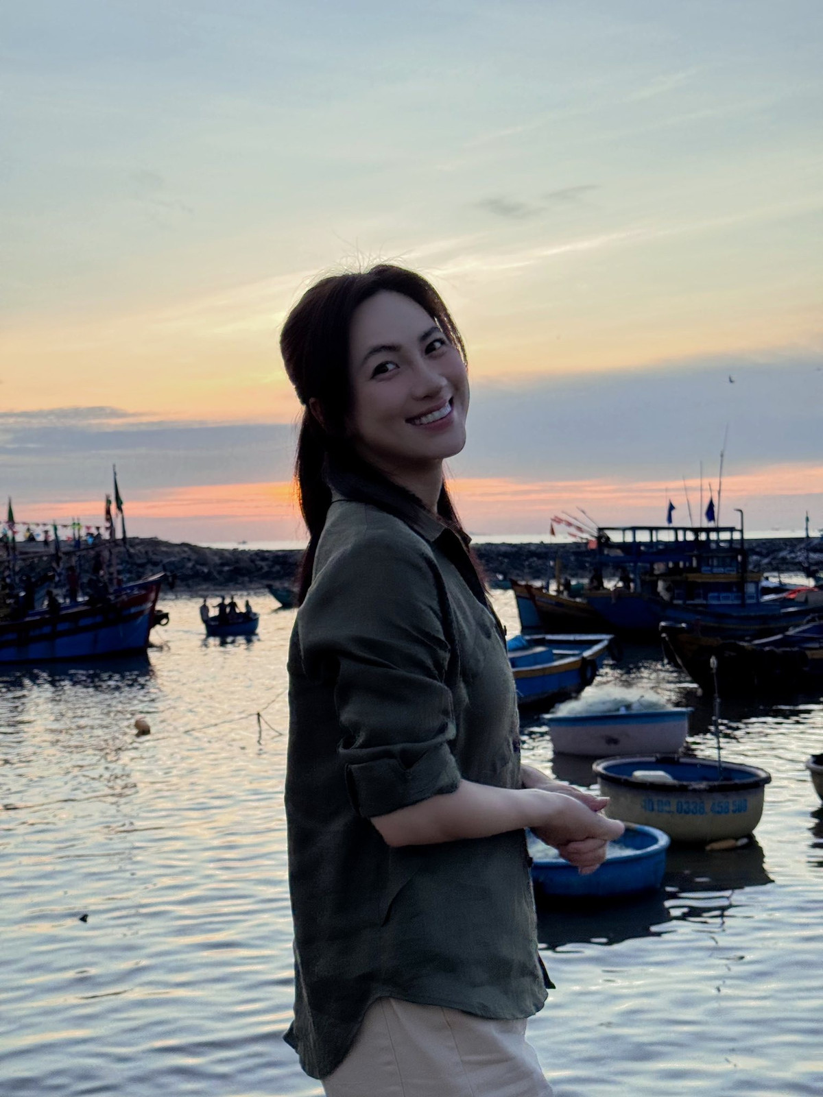 Ở tuổi 33, Phương Anh Đào vẫn là quý cô độc thân xinh đẹp, tự chủ. Người đẹp luôn xuất hiện với hình ảnh tích cực, trẻ trung, gợi cảm, xứng danh mỹ nhân của làng điện ảnh Việt. (Ảnh: FBNV)