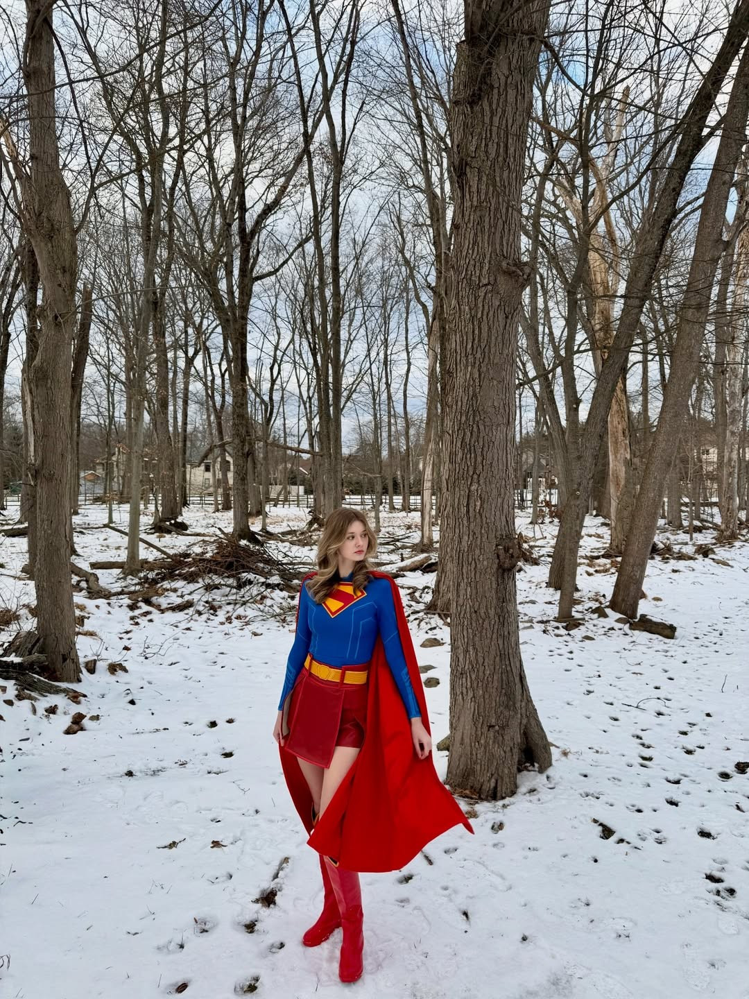 Không chỉ gây ấn tượng bởi gương mặt xinh đẹp như búp bê với mái tóc vàng bồng bềnh, cô nàng còn khiến dân mạng "tan chảy" khi xuất hiện cùng một chú chó nhỏ vô cùng đáng yêu. (Ảnh: IGNV)