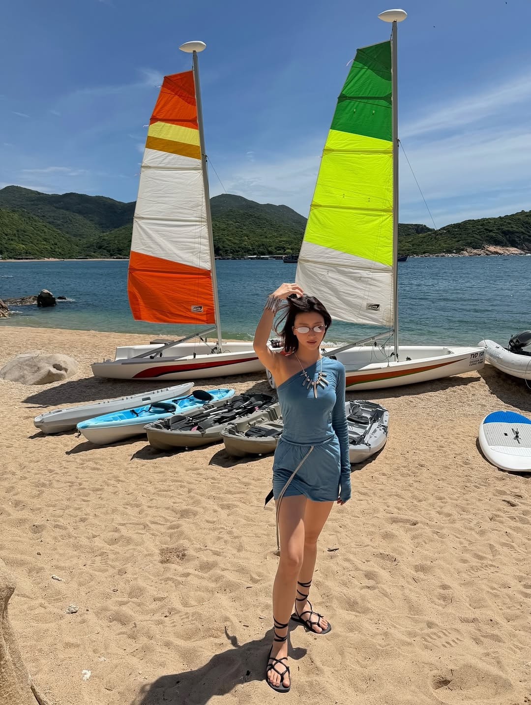 Nhiều người hâm mộ bày tỏ vô cùng thích thú với những lời hứa hẹn đến từ Quỳnh Anh Shyn. Bởi với mức độ thân thiết của các cô nàng, thì chắc chắn Quỳnh Anh Shyn đang nắm trong tay kho ảnh và video cực kỳ ấn tượng. (Ảnh: IG @quynhanhshyn_)