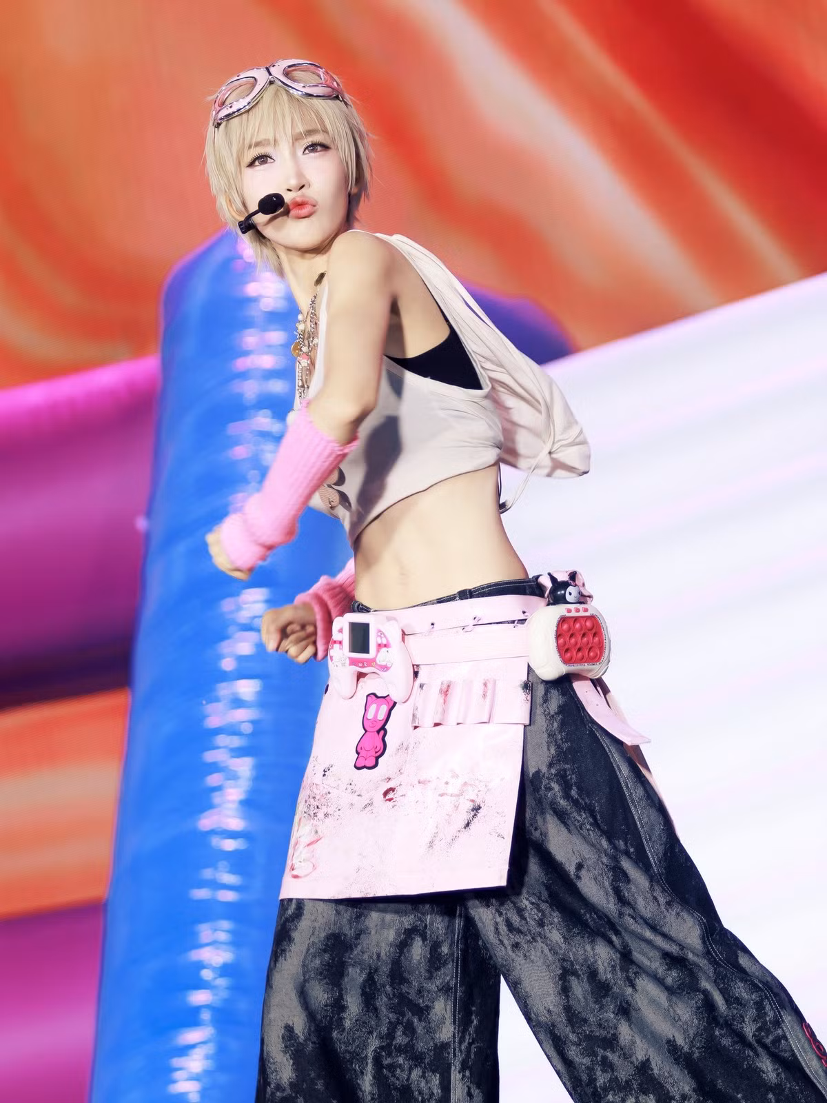 Bên ngoài đời, cô nàng cũng thử sức với nhiều phong cách thời trang mới, đa dạng, cá tính và gợi cảm hơn trước. (Ảnh: IGNV)