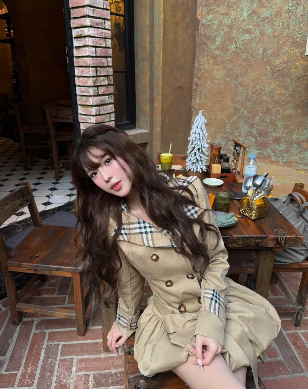 Cô nàng được mệnh danh là "IT girl" thế hệ mới với phong cách thời trang tinh tế, thời thượng và dẫn đầu xu hướng. (Ảnh: IGNV)