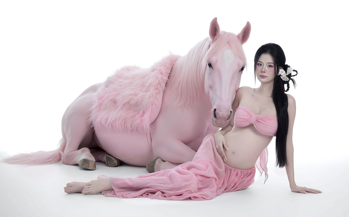 Danh tính của người đẹp này cũng nhanh chóng được tiết lộ, đó chính là Phạm Linh Chi, thường được biết đến với biệt danh Arbi. (Ảnh: FBNV)