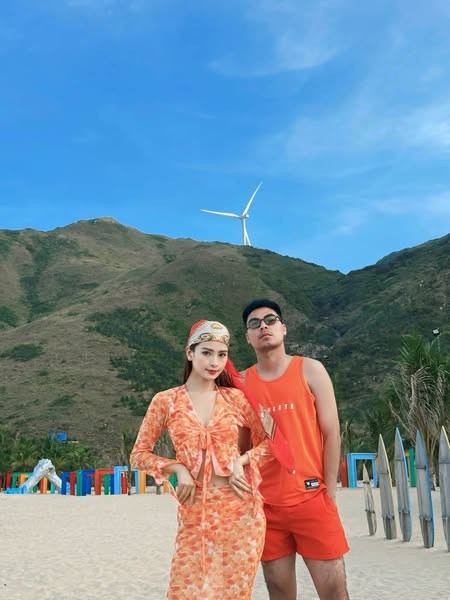 MC Huyền Trang là gương mặt quen thuộc với khán giả truyền hình qua các chương trình như Bữa trưa vui vẻ, Cuộc hẹn cuối tuần và Khách sạn 5 sao. Cô cũng từng thử sức với vai trò diễn viên trong một số bộ phim giờ vàng của VTV. (Ảnh: FB Nguyễn Huyền Trang)