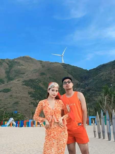 MC Huyền Trang là gương mặt quen thuộc với khán giả truyền hình qua các chương trình như Bữa trưa vui vẻ, Cuộc hẹn cuối tuần và Khách sạn 5 sao. Cô cũng từng thử sức với vai trò diễn viên trong một số bộ phim giờ vàng của VTV. (Ảnh: FB Nguyễn Huyền Trang)