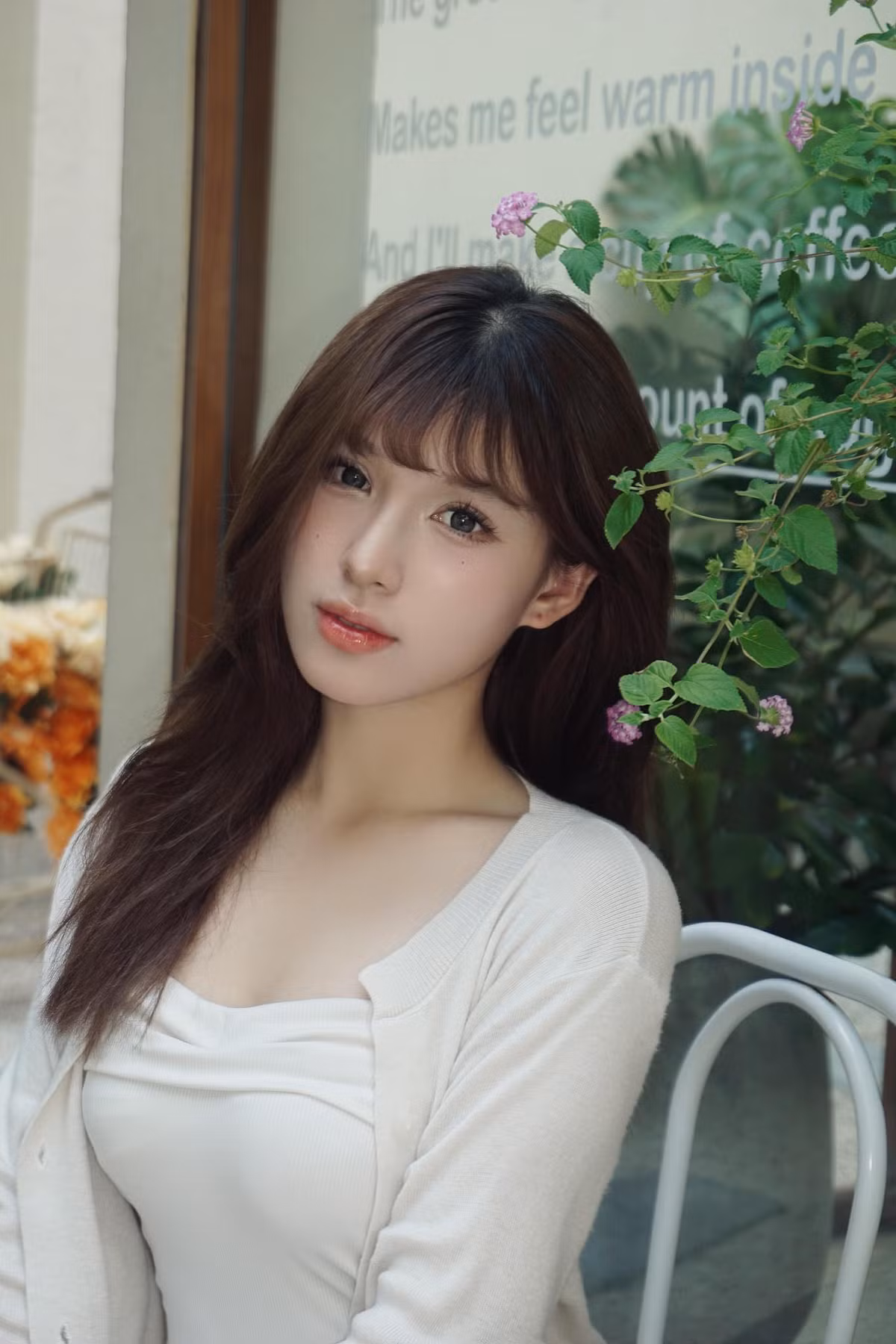 Sau khi nổi tiếng nhờ những bức ảnh mùa khai giảng, Lê Khánh Chi đã thu hút được một lượng người theo dõi nhất định. (Ảnh: FBNV)