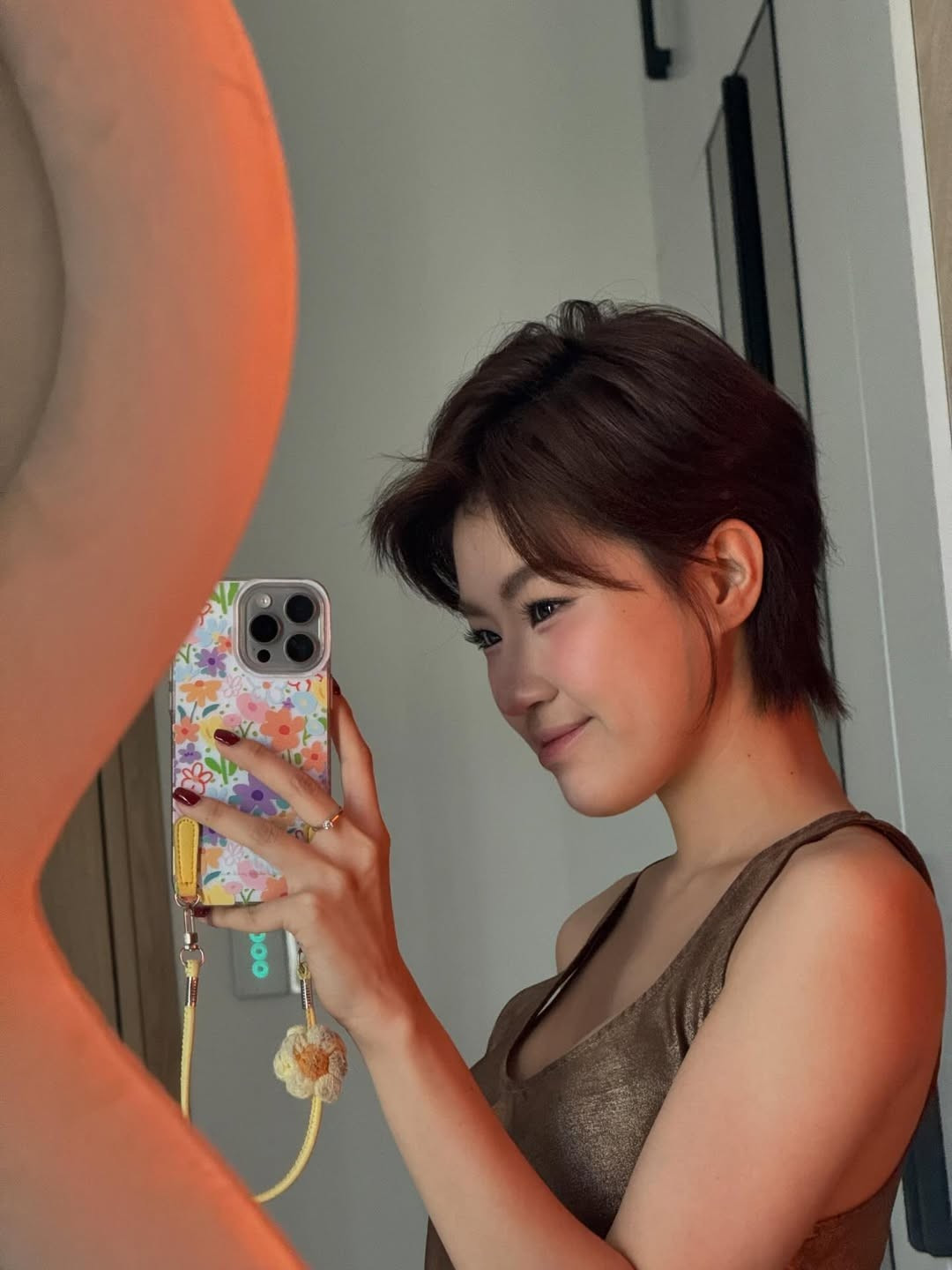 Bên cạnh những lời khen ngợi, nhiều người còn đặt nghi vấn về việc nữ rapper đã "dao kéo" để có được vòng 1 cuốn hút như hiện tại. (Ảnh: IGNV)