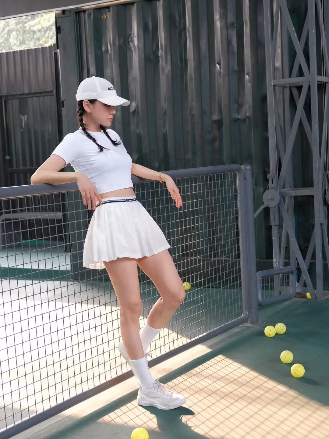 Không thể phủ nhận, dù ở góc chụp cận cảnh hay toàn thân, Hiền Hồ vẫn giữ vững phong độ nhan sắc với gương mặt nhỏ nhắn và đôi mắt to tròn đặc trưng. (Ảnh: IGNV)