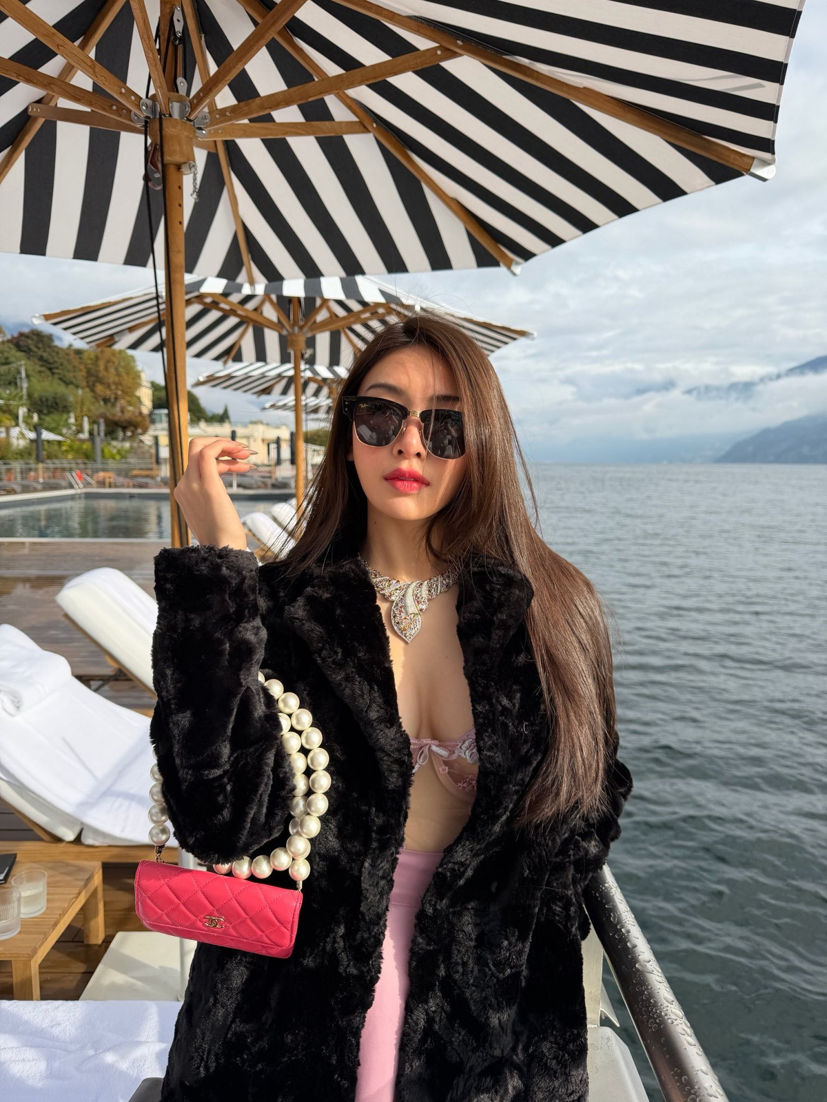 Sau một thời gian dài im lặng với những tin đồn bủa vây, mới đây, cô nàng đã chính thức đăng tải một tâm thư dài trên trang cá nhân, thẳng thắn đối diện với tất cả thị phi. (Ảnh: FB Linh Trương)